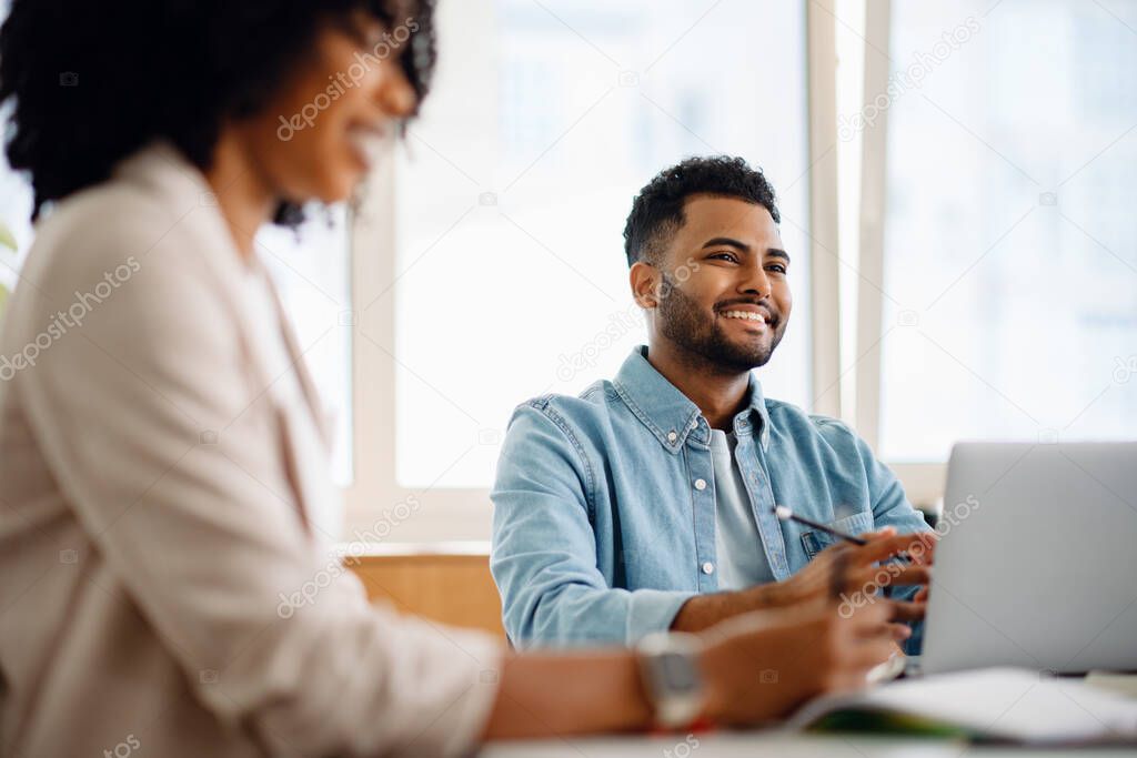 Existenzgründung – Gründermeeting mit Planungsunterlagen